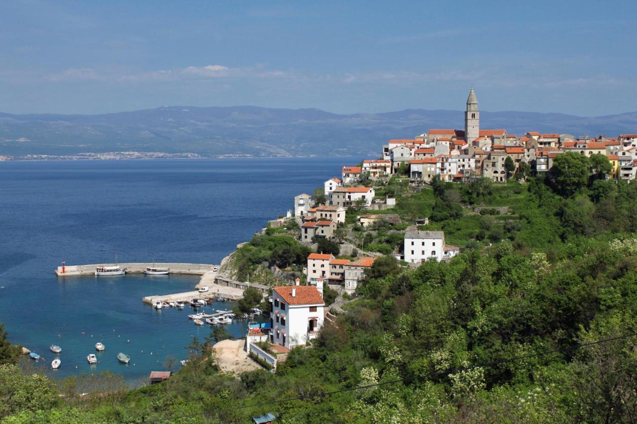 Apartments With A Parking Space Vrbnik, Krk - 429 外观 照片
